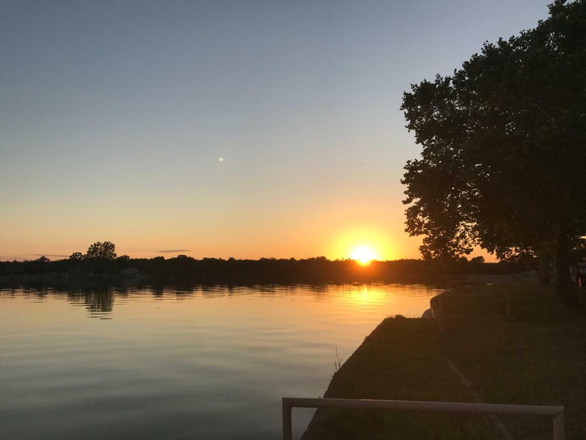 Oasis Lake Buchanan Bluffton Luaran gambar